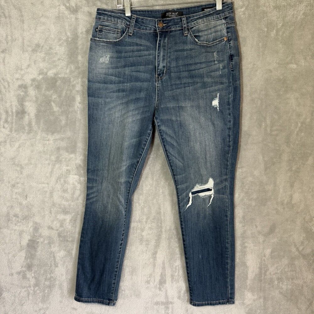Judy Blue Jeans 15/32 Boyfriend Distressed Whiskered Stretch Denim Curve Hugging